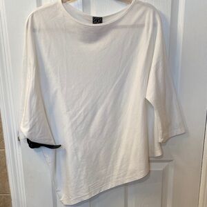 Clara Sun Woo Women's white drop shoulder asymmetrical 3/4 sleeve Tee